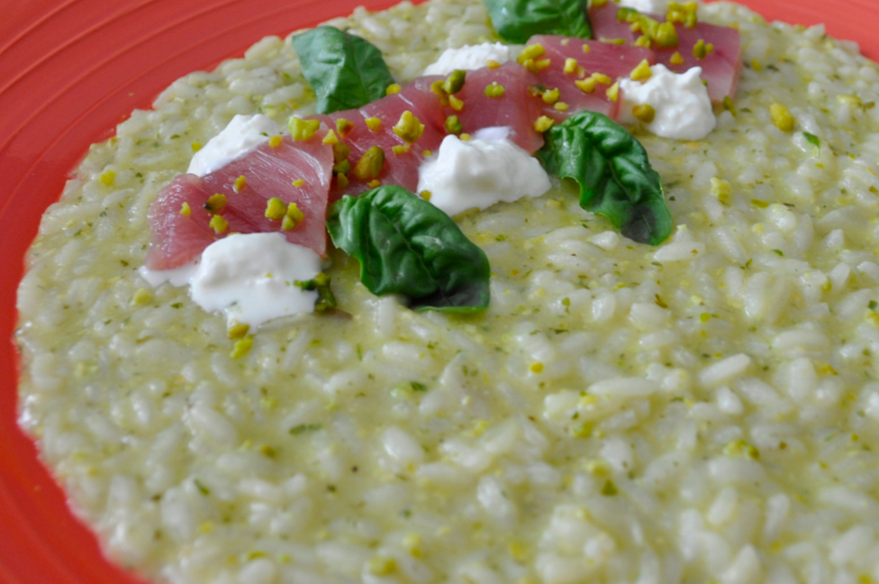 Risotto al pesto di pistacchio, tonno e stracciata con Razza77